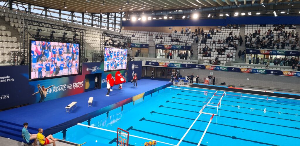 LE PISCINE DI PARIGI 2024 SONO… LOMBARDE: LA PRESENTAZIONE DI MYRTHA POOLS CON MAGNINI